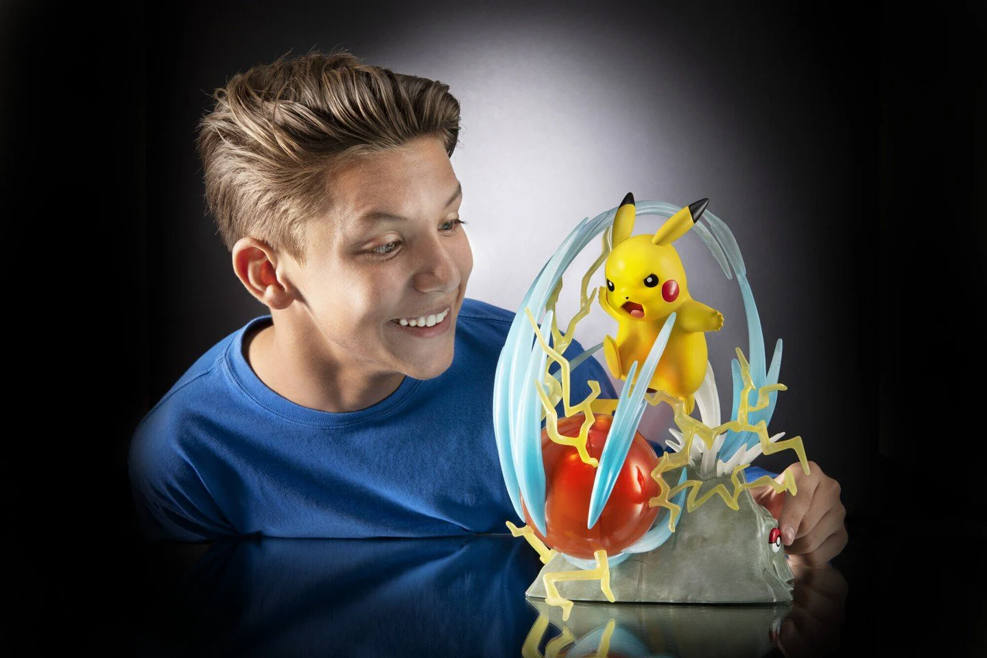 Pokémon - Deluxe Collector Statue Pikachu 33 cm (Pkw2370)