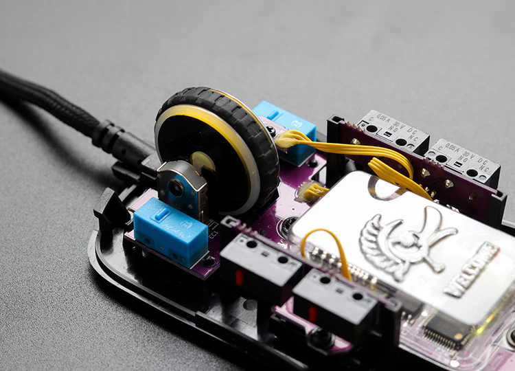 Entenfeder Schwarz & Weiß - Omron D2FC-FK 60M