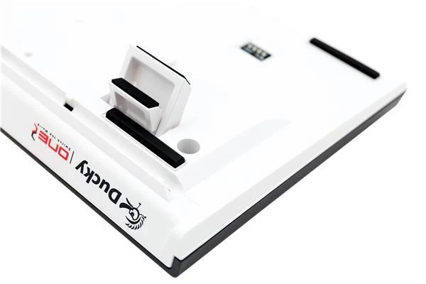 Ducky One 2 mit Hintergrundbeleuchtung. Cherry MX Blue