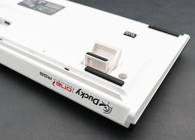 Ducky One 2 – TKL – RGB – Kirschrot