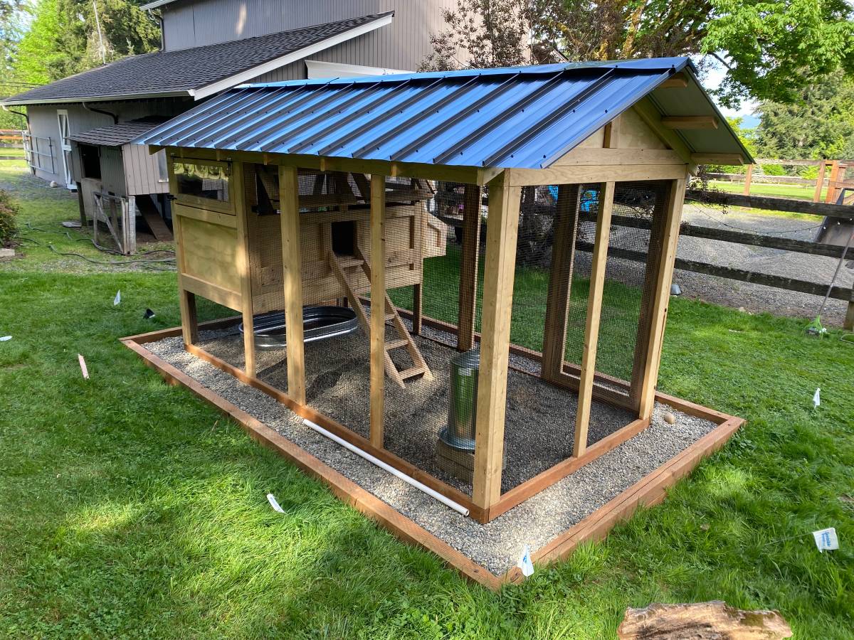 Walk-In Chicken Coop- 6′x12′x7.5′