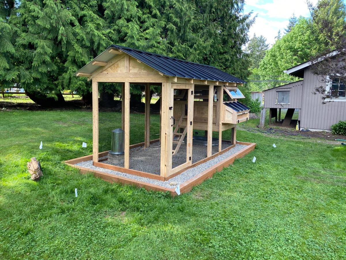 Walk-In Chicken Coop- 6′x12′x7.5′