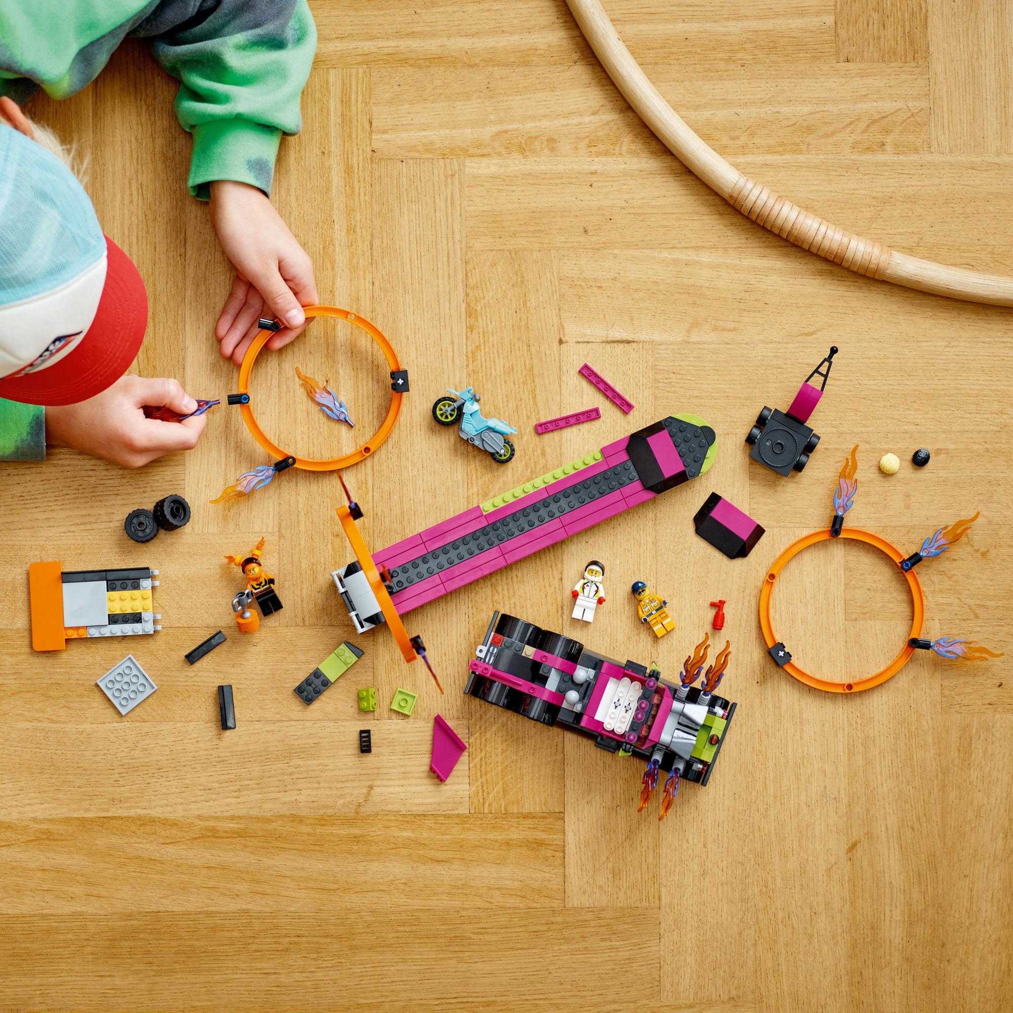 LEGO 60357 City Stunt Truck with Fire Tire Challenge