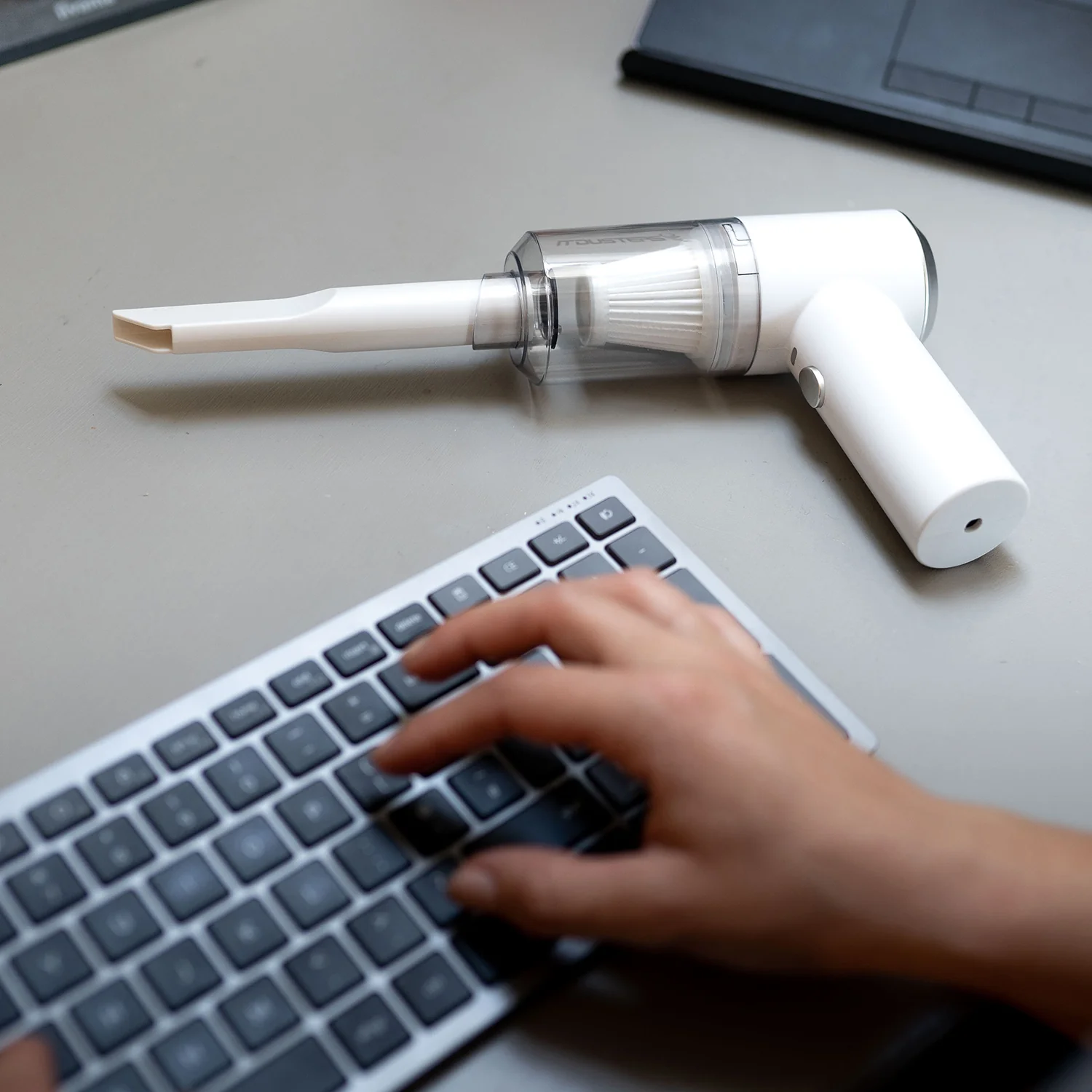 IT Dusters XTRACT Akku-Staubsauger – 4500 Pa. 2000 mAh (bis zu 30 Min.). 2x Düsen im Lieferumfang enthalten