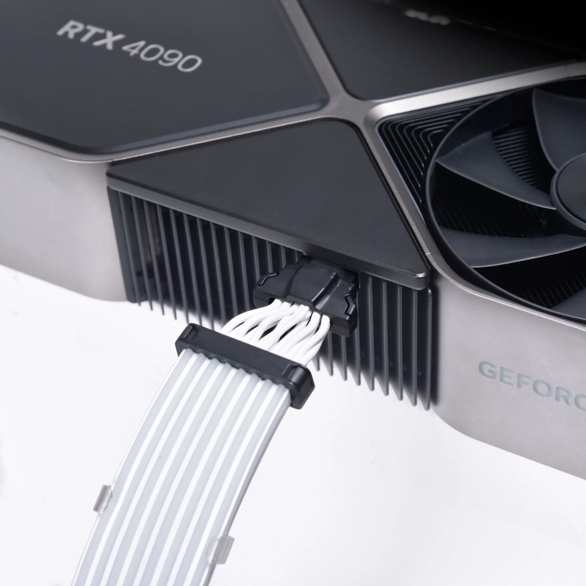 Lian Li Strimer plus V2 168-8 – 12+4-polig auf 3x 8-polig. 8 Lichtleiter. 16 AWG