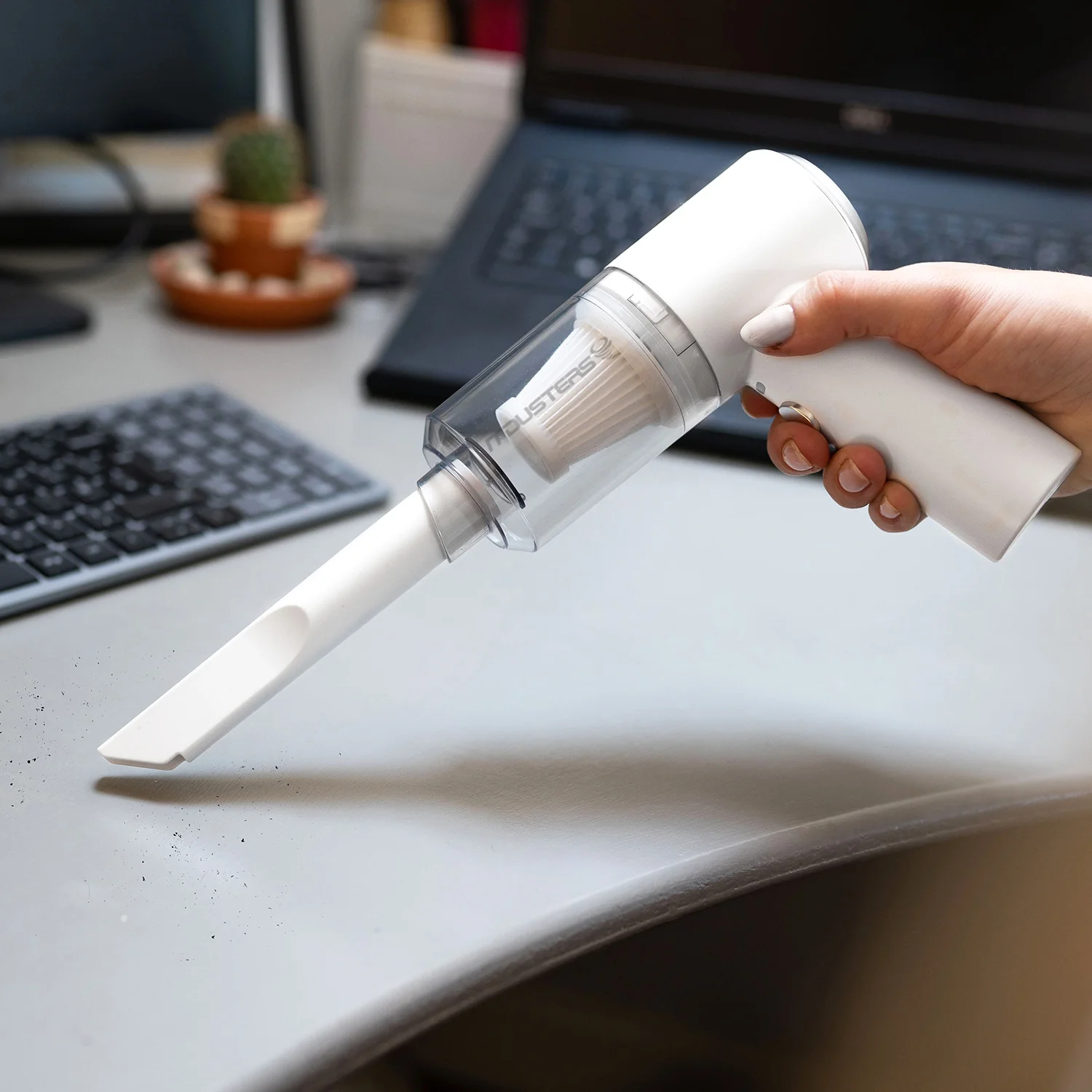 IT Dusters XTRACT Akku-Staubsauger – 4500 Pa. 2000 mAh (bis zu 30 Min.). 2x Düsen im Lieferumfang enthalten