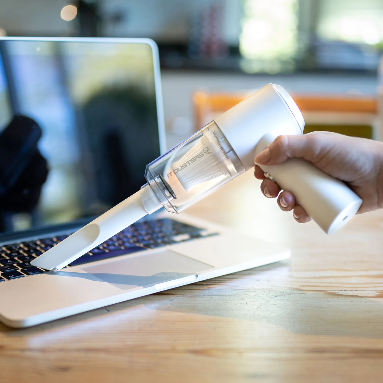 IT Dusters XTRACT Akku-Staubsauger – 4500 Pa. 2000 mAh (bis zu 30 Min.). 2x Düsen im Lieferumfang enthalten